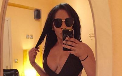 Η όμορφη πολιτευτής της ΝΔ φόρεσε μαγιό και περιμένει το καλοκαίρι – ΦΩΤΟ