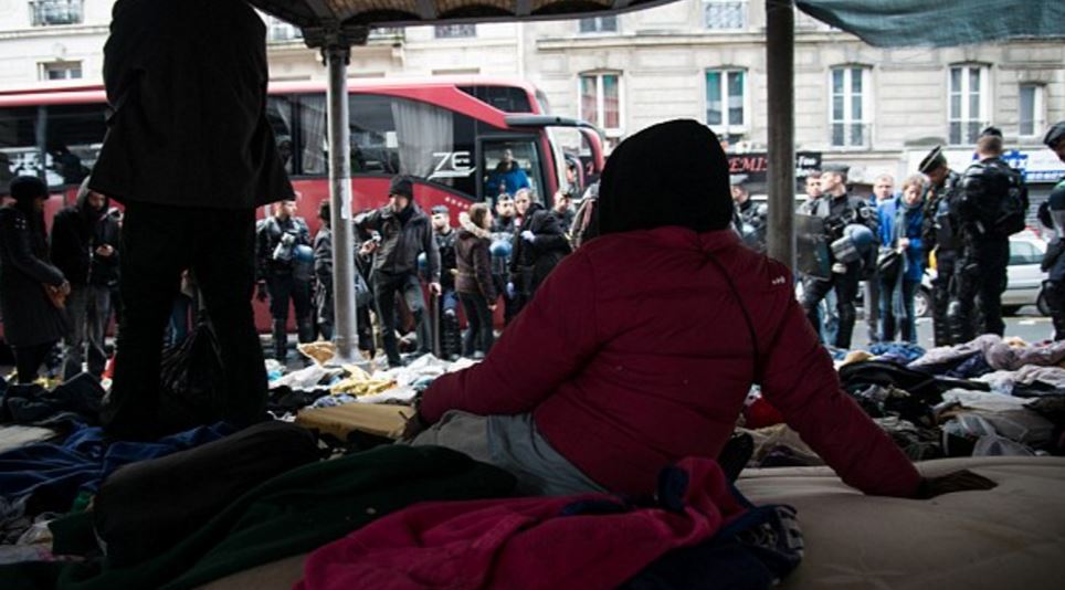 Εκκενώθηκε καταυλισμός με 1.000 μετανάστες στο Παρίσι