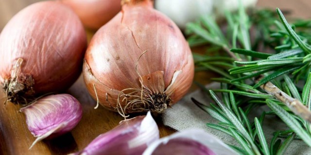 Σκόρδο και κρεμμύδι: Τα «θαυματουργά» λαχανικά