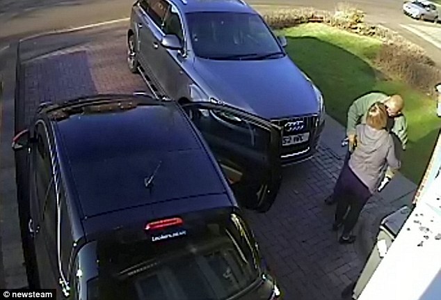 Ληστές επιτέθηκαν σε ζευγάρι που ερωτοτροπούσε – ΒΙΝΤΕΟ