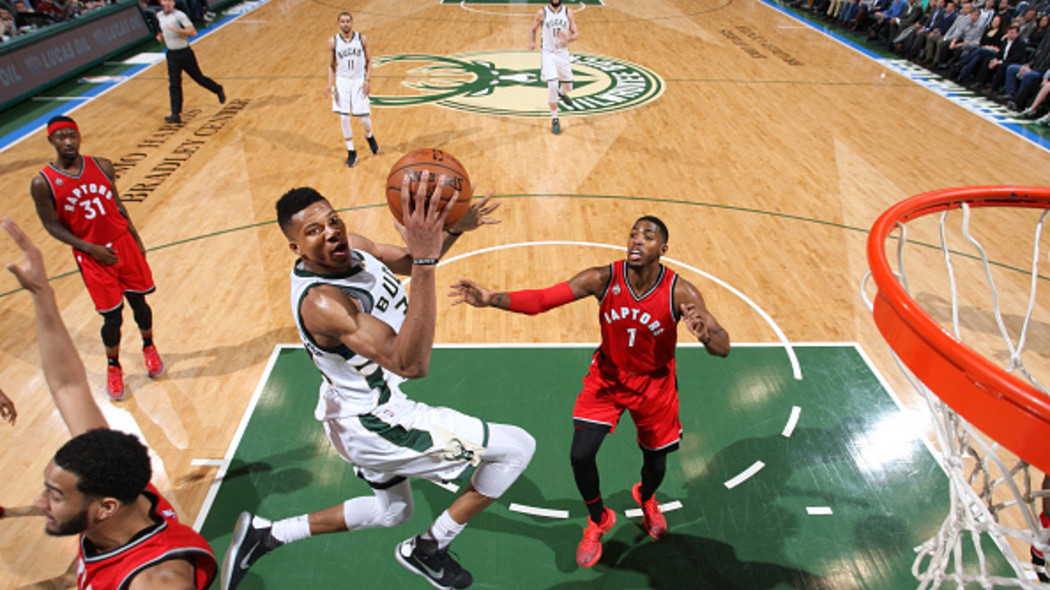 Ο Αντετοκούνμπο τα έκανε όλα, αλλά οι Μπακς δεν τα κατάφεραν