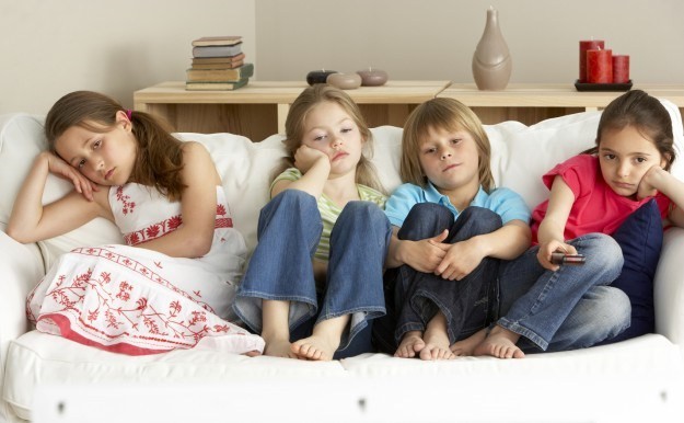 Παιδιά που εύκολα βαριούνται- Το λάθος που κάνουν οι γονείς