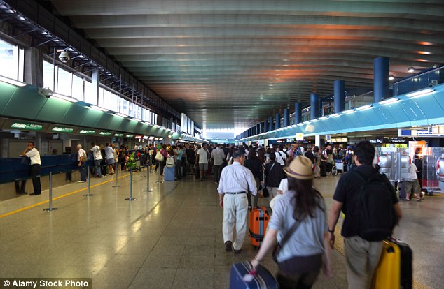 Πιλότος απειλούσε να ρίξει το αεροπλάνο…επειδή τον χώρισε η γυναίκα του