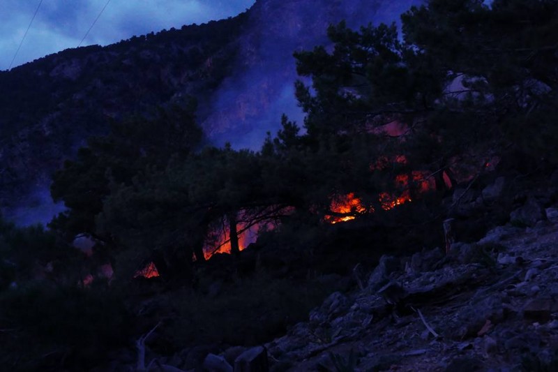 Σε εξέλιξη πυρκαγιά στην Κρήτη – ΦΩΤΟ