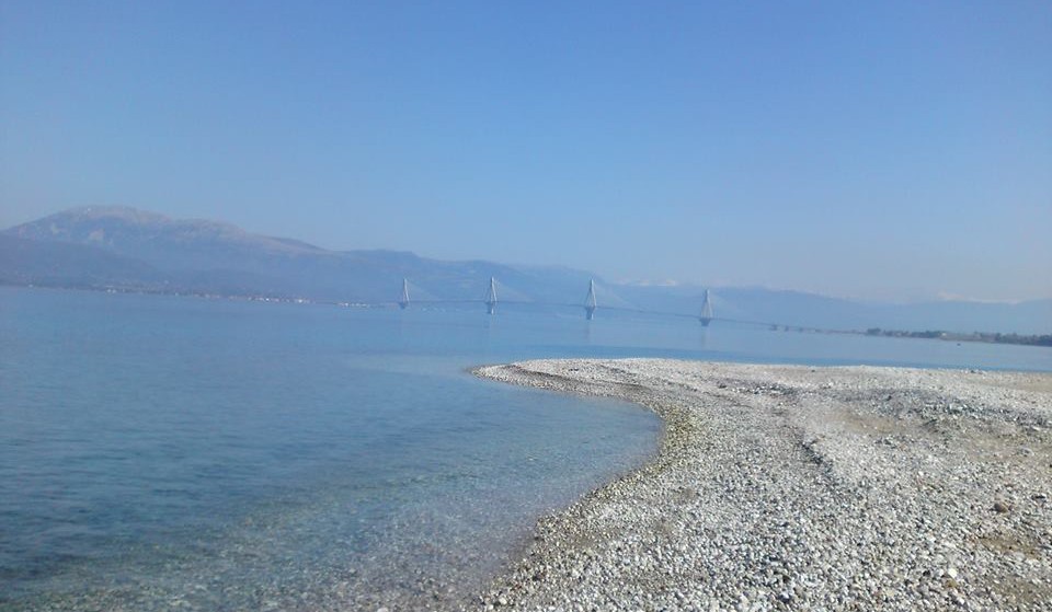 Βρέθηκε πτώμα γυναίκας σε παραλία της Πάτρας