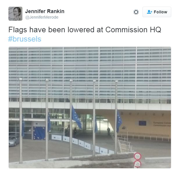 Μεσίστιες οι σημαίες της Κομισιόν – ΦΩΤΟ