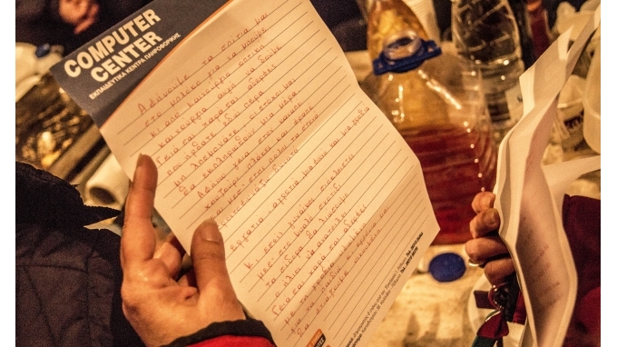 Οι αγρότισσες που γράφουν ποιήματα στο μπλόκο – ΦΩΤΟ