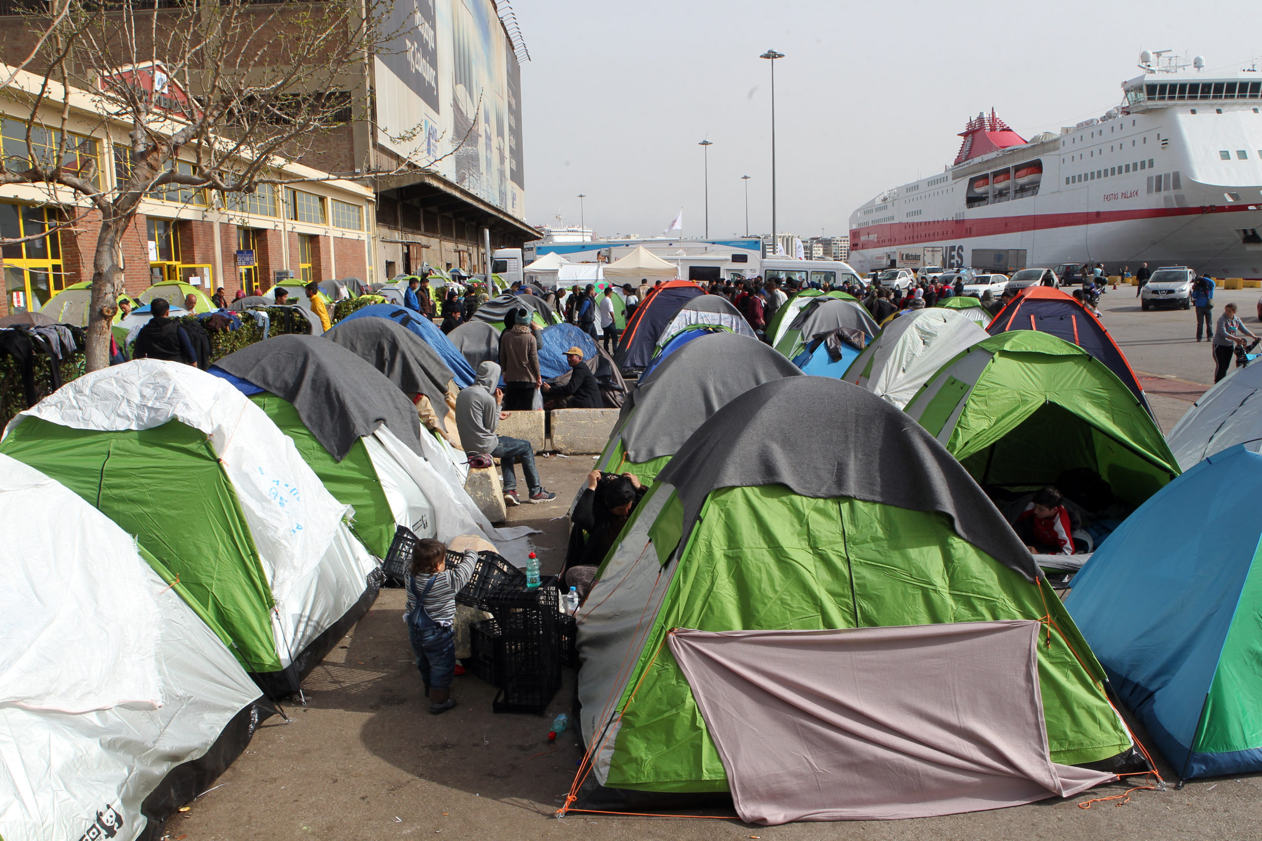 4.000 πρόσφυγες και μετανάστες στο λιμάνι του Πειραιά