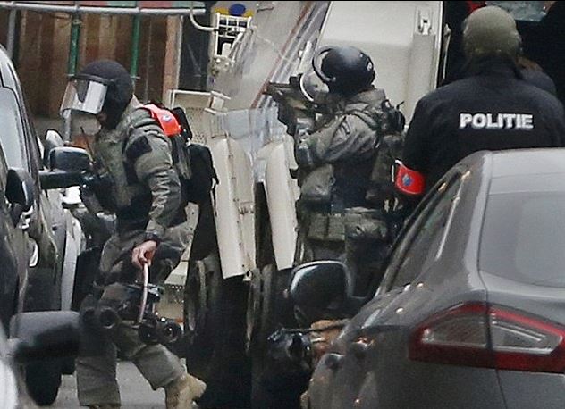 Η στιγμή της σύλληψης του μακελάρη του Παρισιού – ΦΩΤΟ
