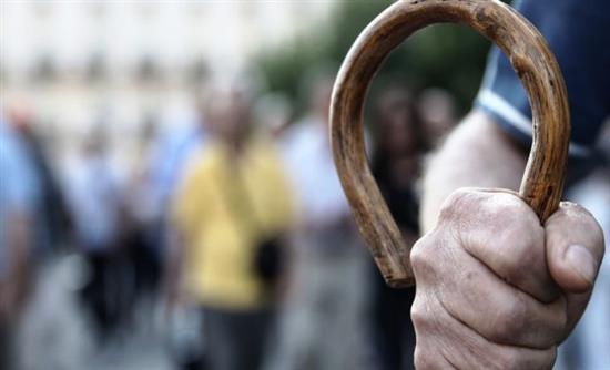 «Ψαλίδι» σε… δόσεις στις επικουρικές συντάξεις