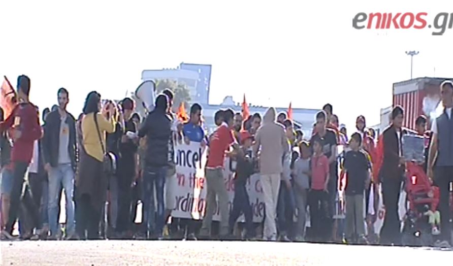 Πορεία προσφύγων στην Αθήνα με αίτημα να ανοίξουν τα σύνορα – ΒΙΝΤΕΟ