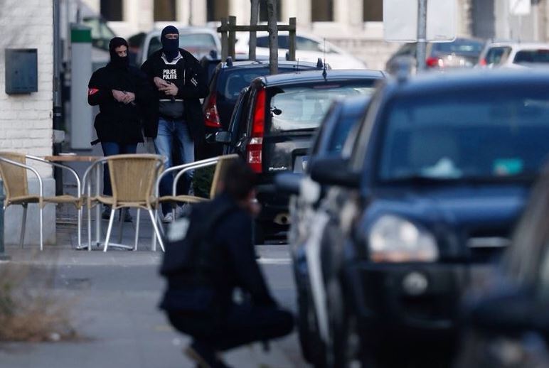 Ταμπουρωμένοι οι τζιχαντιστές – Εξουδετερώθηκε ο ένας ύποπτος