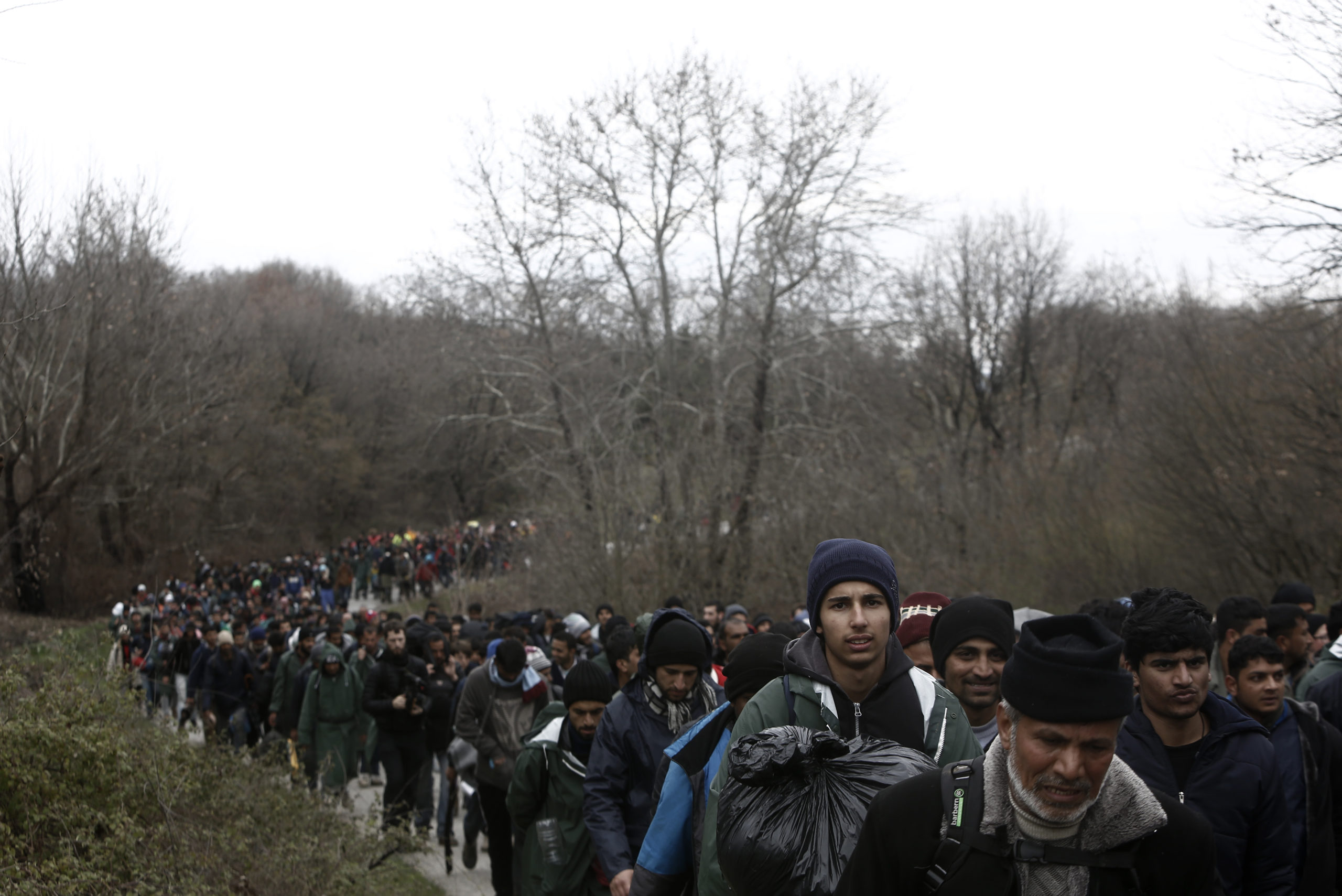 Δεν επιβεβαιώνονται οι πληροφορίες για την επαναπροώθηση των 1.500 προσφύγων που πέρασαν στα Σκόπια