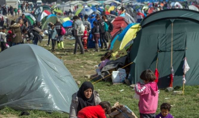 Κλινάμαξες του ΟΣΕ “επιστρατεύονται” στην Ειδομένη για τους πρόσφυγες