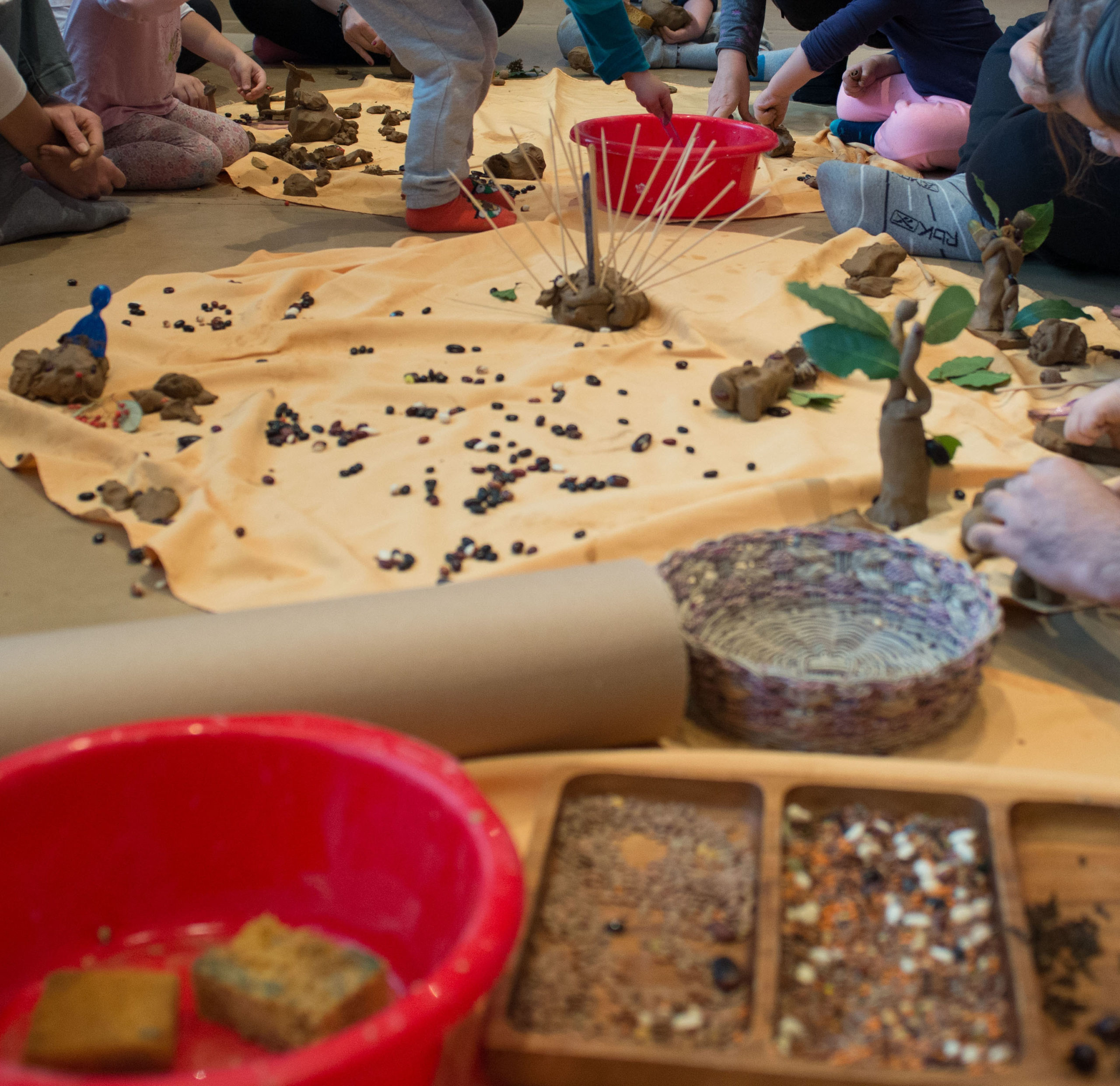 Εκπαιδευτικά προγράμματα για παιδιά, εφήβους, οικογένειες και ενήλικες