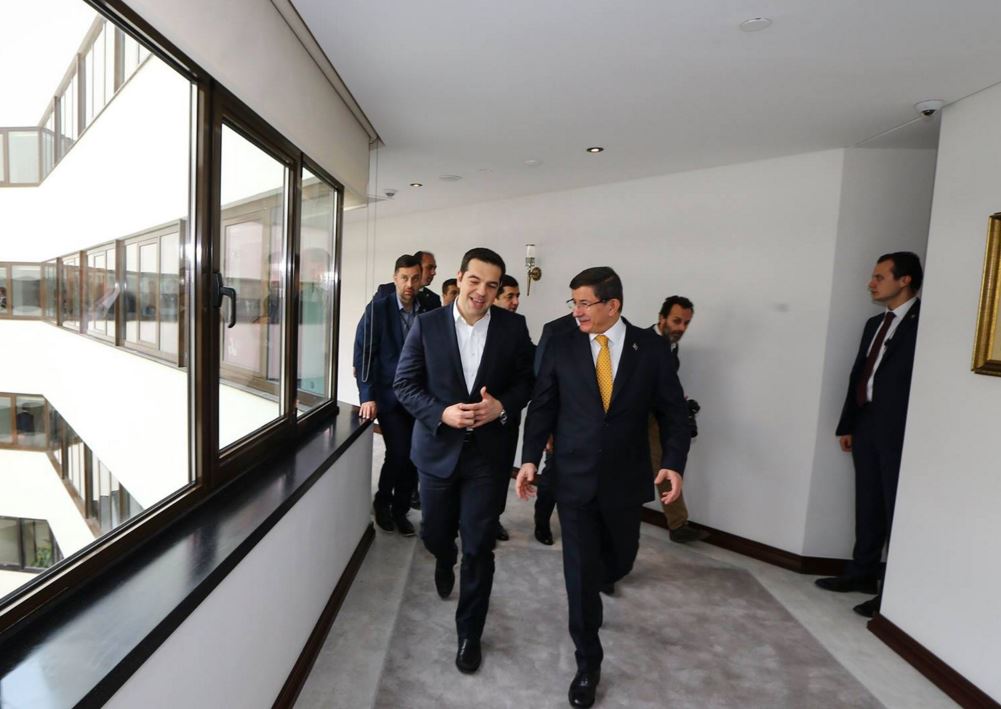 Η έκπληξη που ετοιμάζει ο Νταβούτογλου στον Τσίπρα