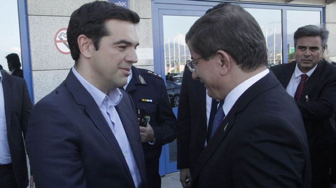 Τηλεφωνική επικοινωνία Τσίπρα-Νταβούτογλου για το προσφυγικό