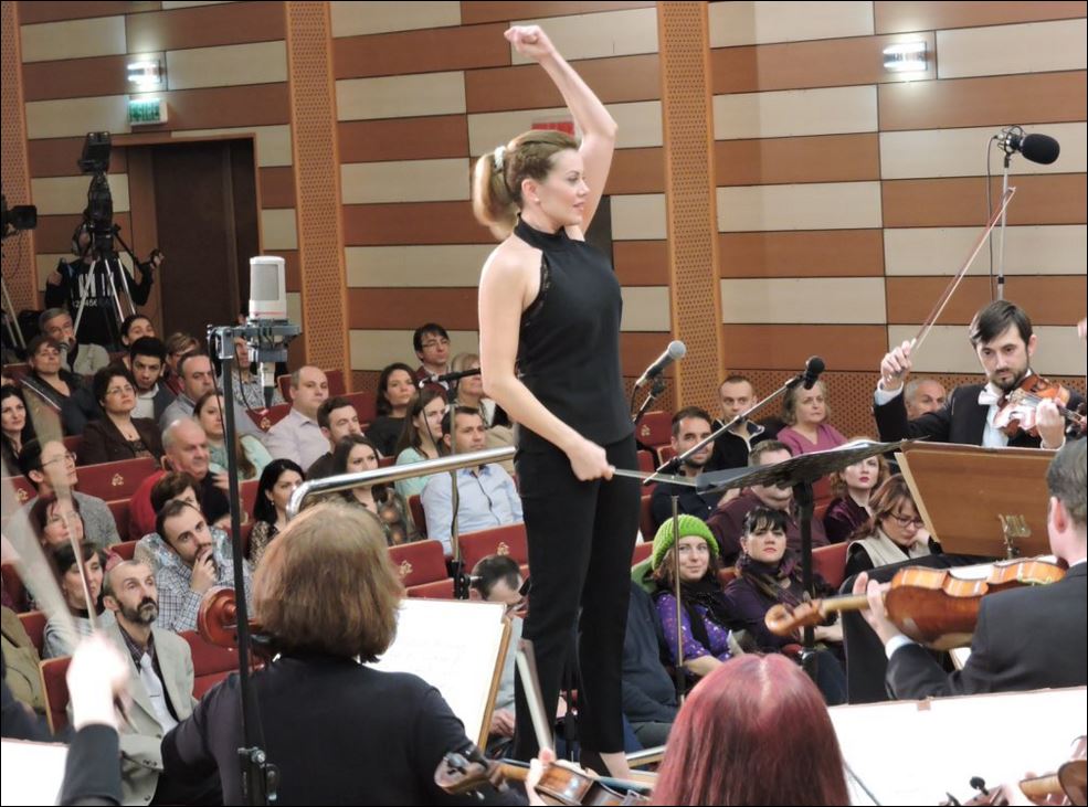 Mάγεψε το Βουκουρέστι η Ευγενία Μανωλίδου – ΦΩΤΟ