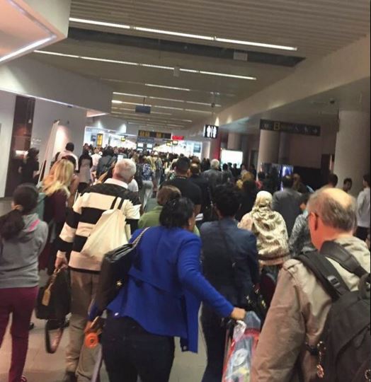 Πυροβολισμοί και φωνές στα αραβικά πριν από τις εκρήξεις