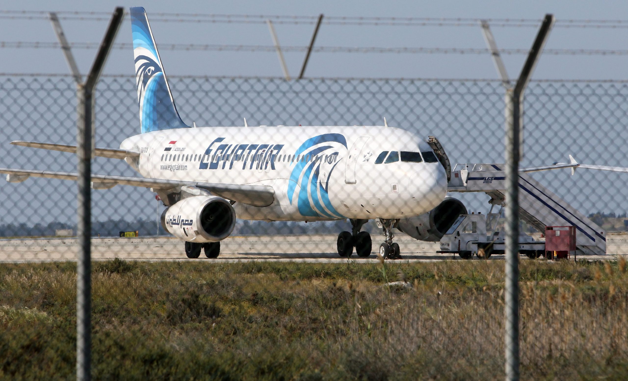 Ο αεροπειρατής θέλει να παραδώσει 4σέλιδο γράμμα στην πρώην σύζυγό του που ζει στην Κύπρο