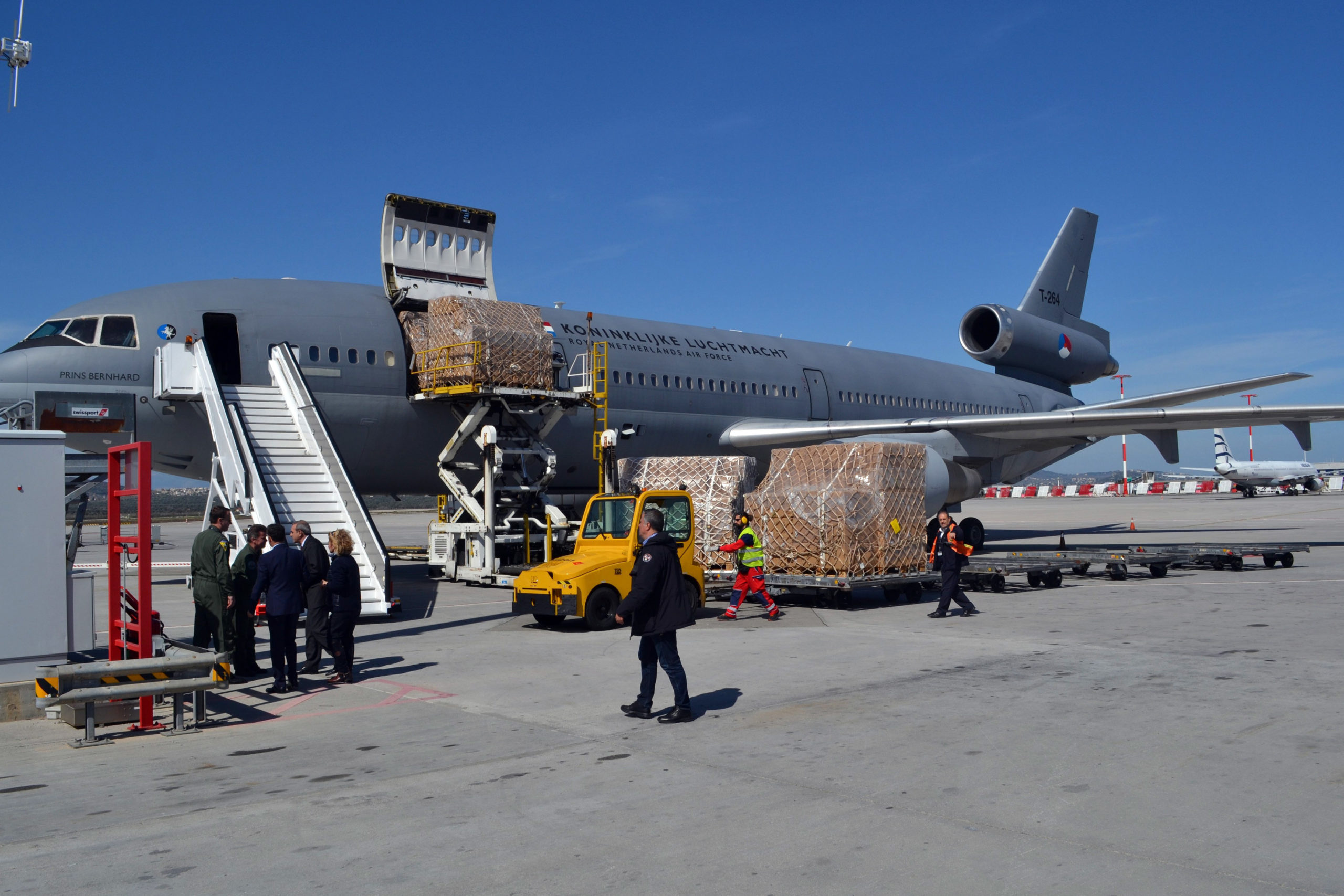 Στην Ελλάδα έφτασε ανθρωπιστική βοήθεια από την Ολλανδία – ΦΩΤΟ
