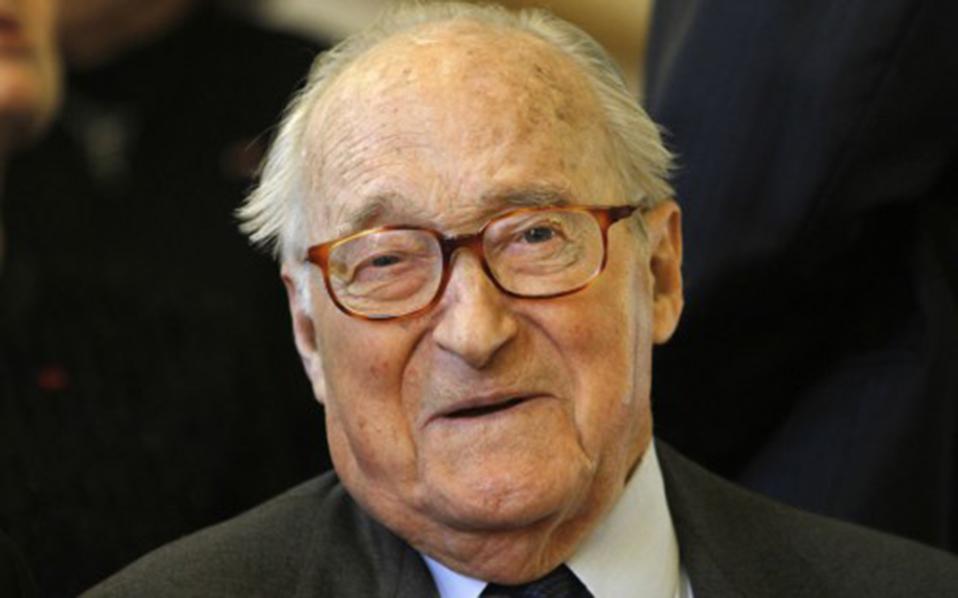 Έφυγε ο Γάλλος συγγραφέας, βιογράφος και ακαδημαϊκός Αλέν Ντεκό