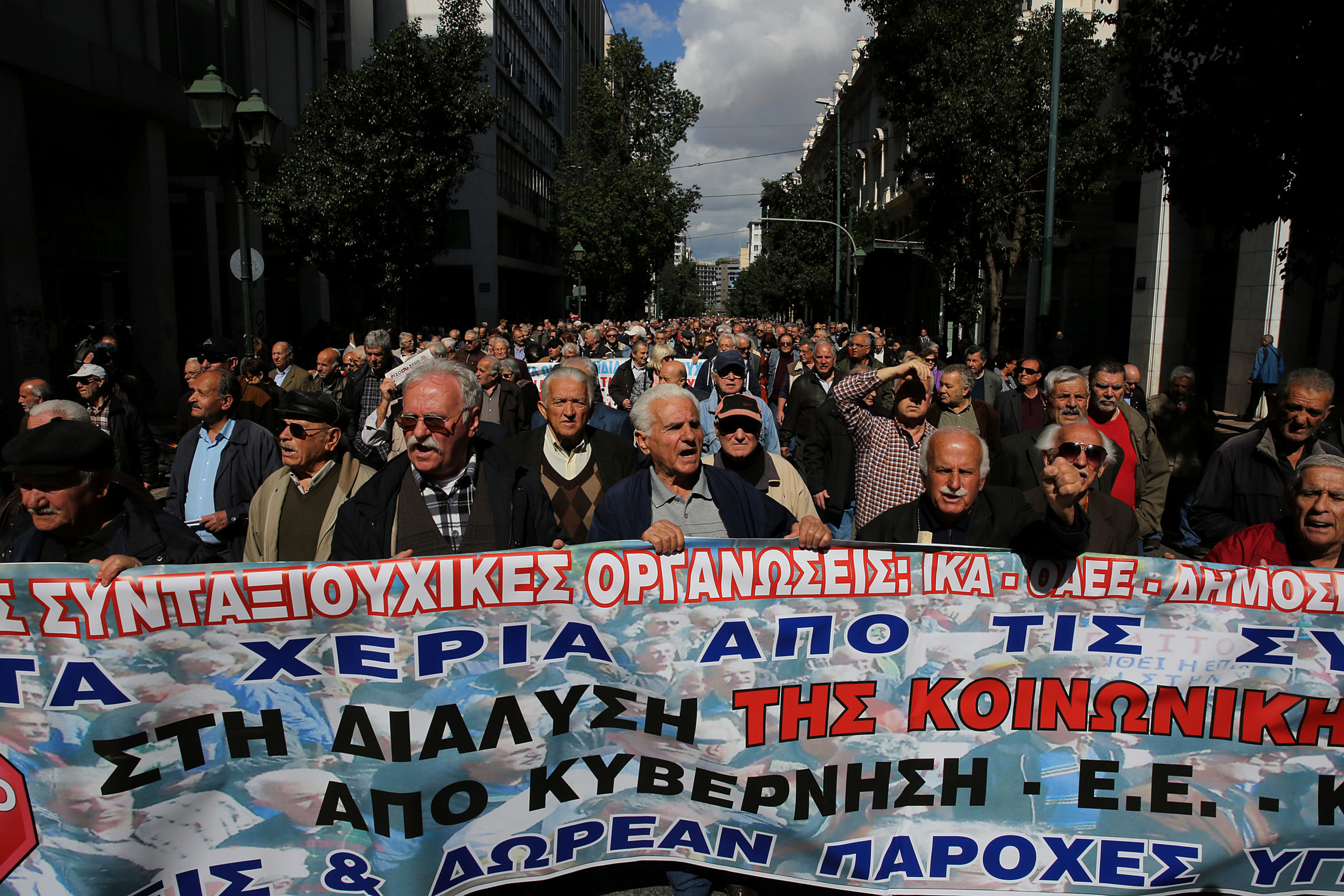 Συγκέντρωση διαμαρτυρίας συνταξιούχων στην πλατεία Κοτζιά