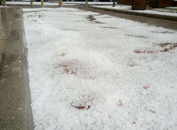 Έντονη χαλαζόπτωση στο Αγρίνιο – ΦΩΤΟ