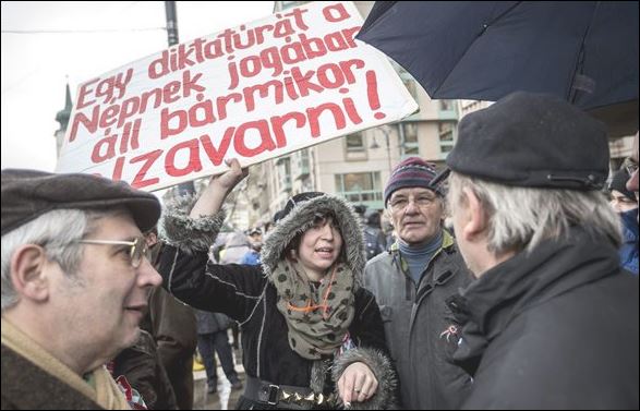 Μαζικές διαδηλώσεις κατά της κυβέρνησης στην Ουγγαρία
