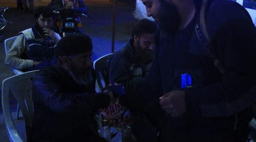 Στη Ράκκα πανηγύριζαν με καραμέλες για τις Βρυξέλλες – ΦΩΤΟ