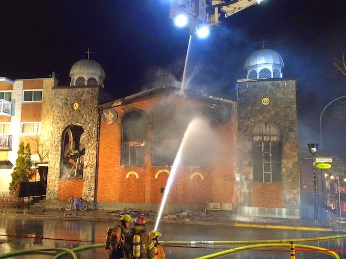 Ιερέας κάηκε ζωντανός μέσα στην εκκλησία