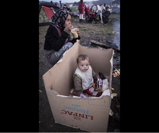 Μωρό σε χαρτόκουτο στην Ειδομένη – ΦΩΤΟ