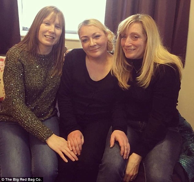 Βρήκαν την παιδική τους φίλη από ένα ρεπορτάζ για άστεγους – ΒΙΝΤΕΟ