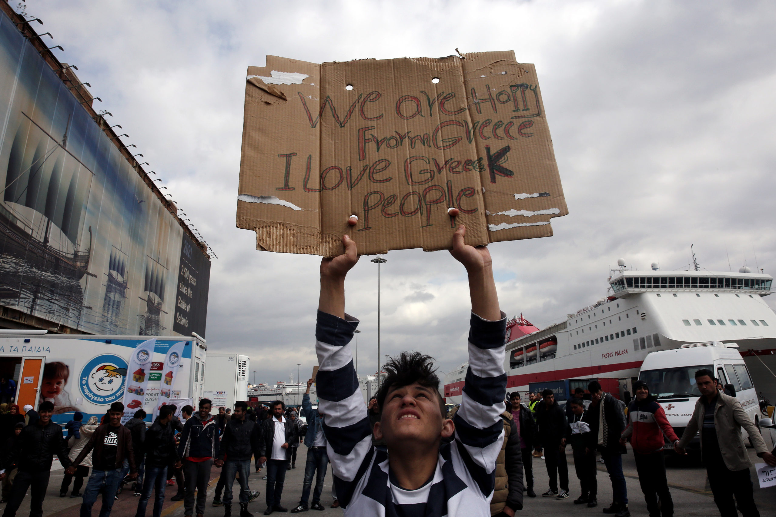 Το συγκινητικό μήνυμα του προσφυγόπουλου για την Ελλάδα – ΦΩΤΟ