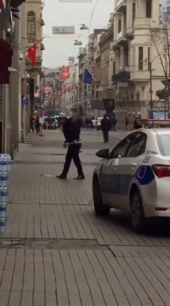 Αποκλεισμένη από τεράστια αστυνομική δύναμη η τουριστική Ιστικλάλ στην Κωνσταντινούπολη – ΒΙΝΤΕΟ