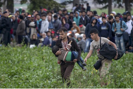 Η Ουγγαρία κλείνει τα κέντρα υποδοχής προσφύγων