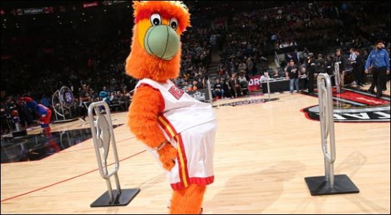 Η επική γκάφα μιας… μασκότ – ΒΙΝΤΕΟ