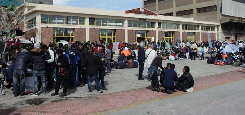 Στη Μαλακάσα οδηγήθηκαν 68 πρόσφυγες από το λιμάνι του Πειραιά