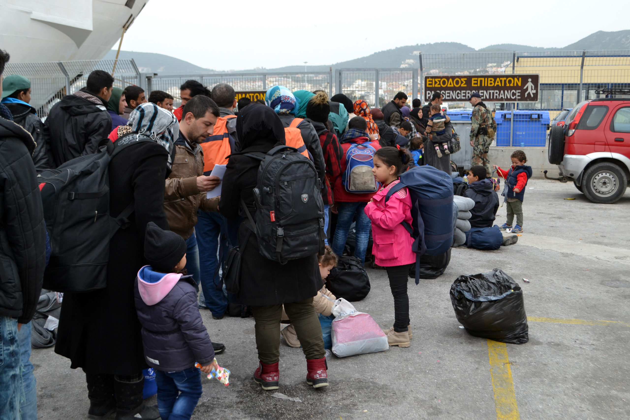 Στους 3.350 οι πρόσφυγες στο λιμάνι του Πειραιά