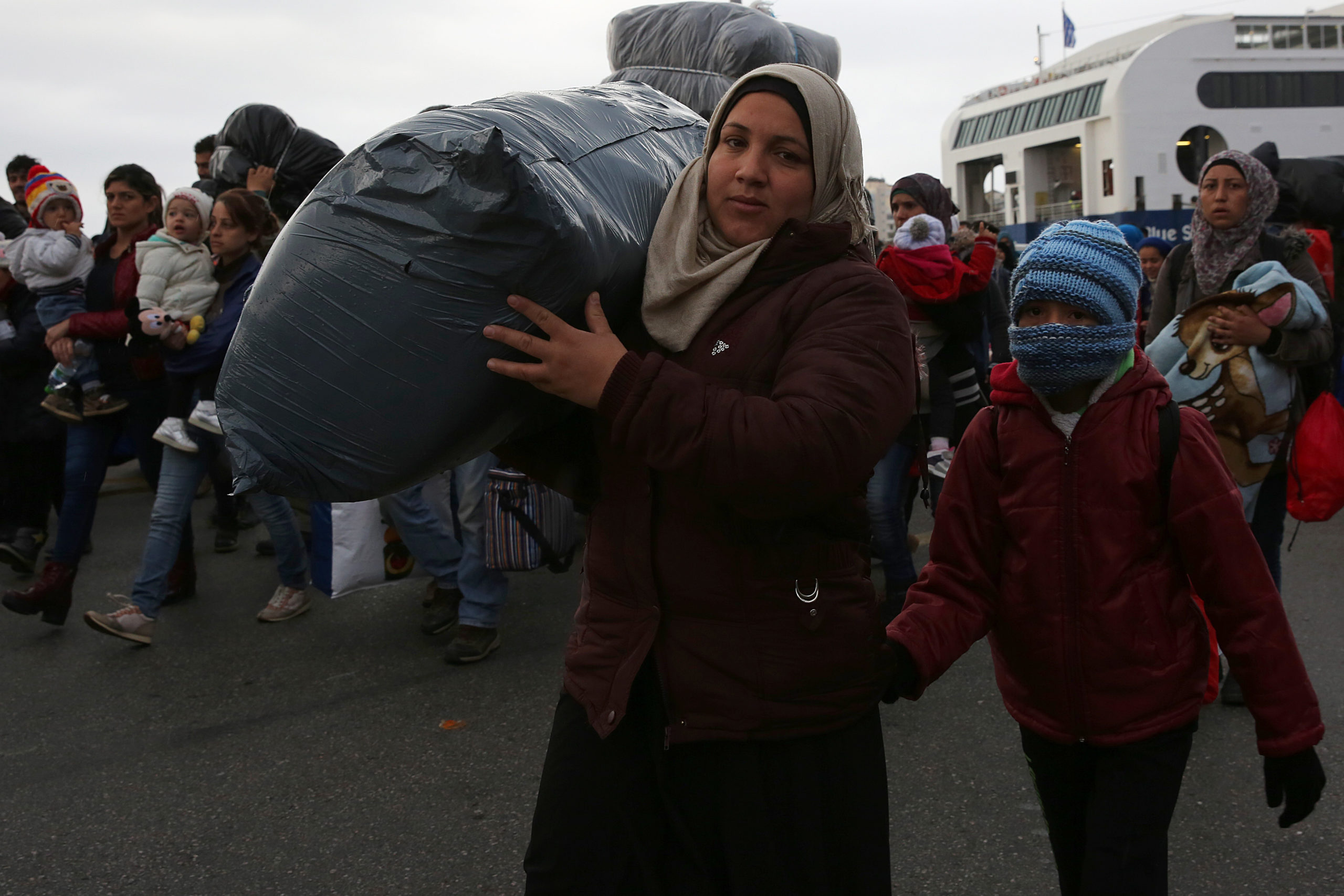 Κυκλώματα που εκμεταλλεύονται πρόσφυγες καταγγέλλουν φορείς του τουρισμού