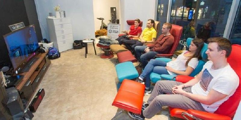 Έβλεπαν τηλεόραση για 92 σερί ώρες και πέρασαν στο βιβλίo Γκίνες