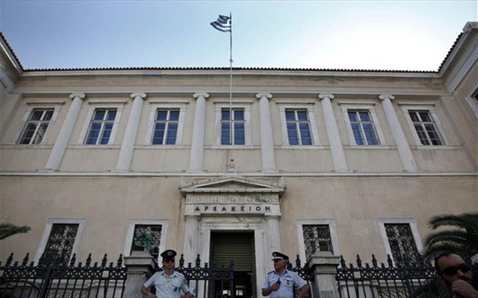 Μητροπολίτες προσέφυγαν στο ΣτΕ κατά του συμφώνου συμβίωσης