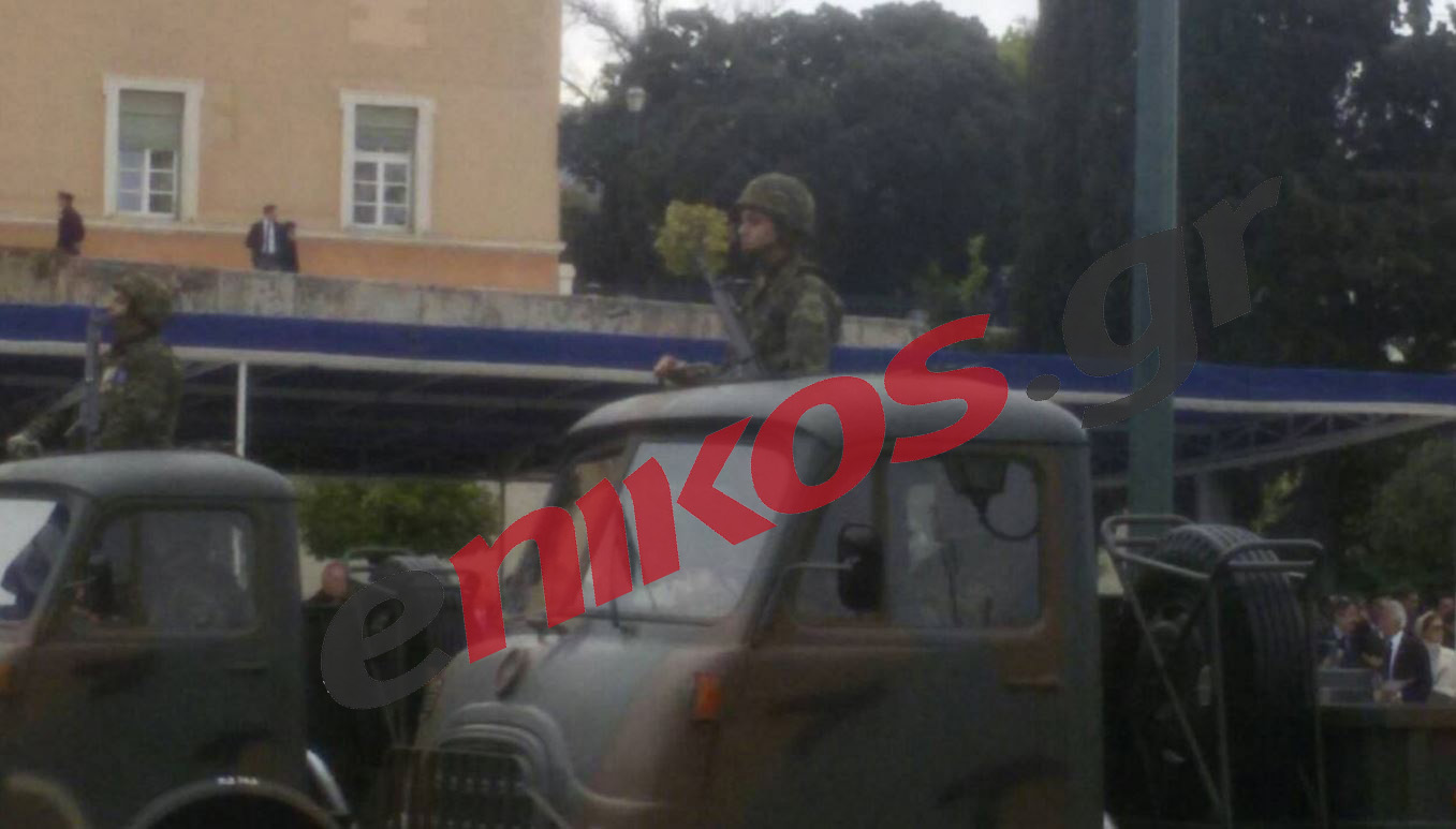 Εντυπωσίασαν οι γυναίκες με τα χακί στη στρατιωτική παρέλαση – ΦΩΤΟ