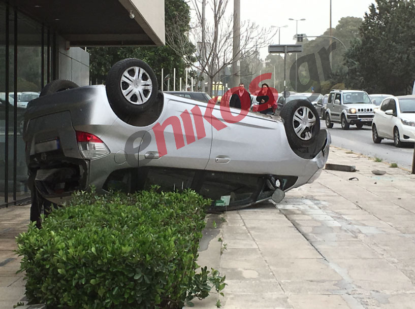 Σφοδρή σύγκρουση οχημάτων στην Κηφισίας – ΦΩΤΟ