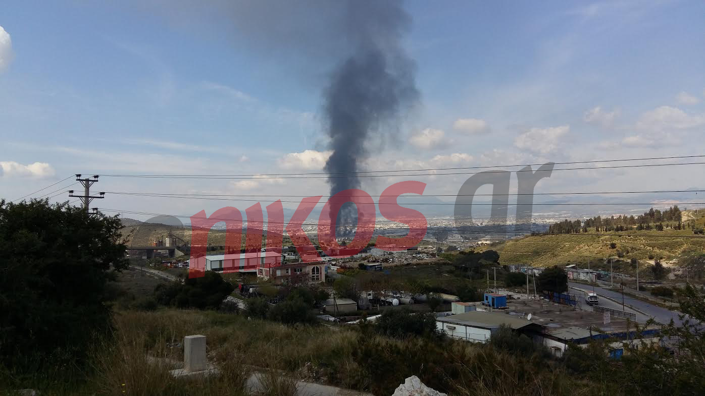 Εικόνες από τη μεγάλη φωτιά σε βιοτεχνία στον Ασπρόπυργο