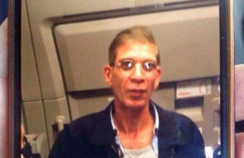 Νέα ΦΩΤΟ του αεροπειρατή στη Λάρνακα- Φορά γιλέκο με εκρηκτικά