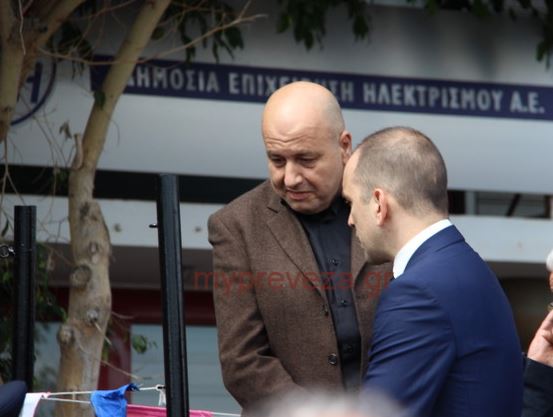 Βουλευτής του ΣΥΡΙΖΑ κατέβασε από την εξέδρα τον εκπρόσωπο της Χ.Α – ΒΙΝΤΕΟ