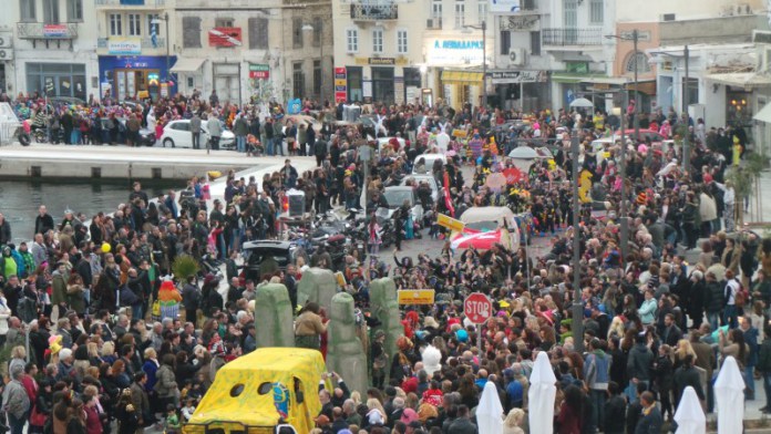 Σύρος: Καρναβαλικός… κατακλυσμός – ΒΙΝΤΕΟ – ΦΩΤΟ