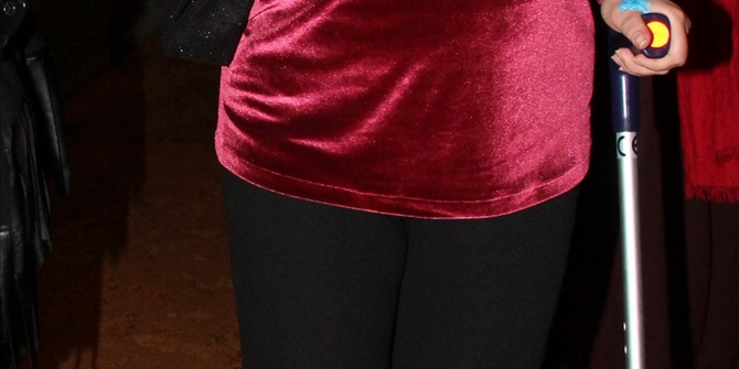 Με μπαστούνι γνωστή Ελληνίδα – Γιατί μπήκε στο χειρουργείο – ΦΩΤΟ