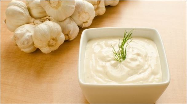 Φάγατε σκορδαλιά; – Πώς να διώξετε τη μυρωδιά από το στόμα σας